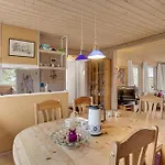 2 Bedroom Pet Friendly In * Stege