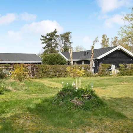 2 Bedroom Pet Friendly In *